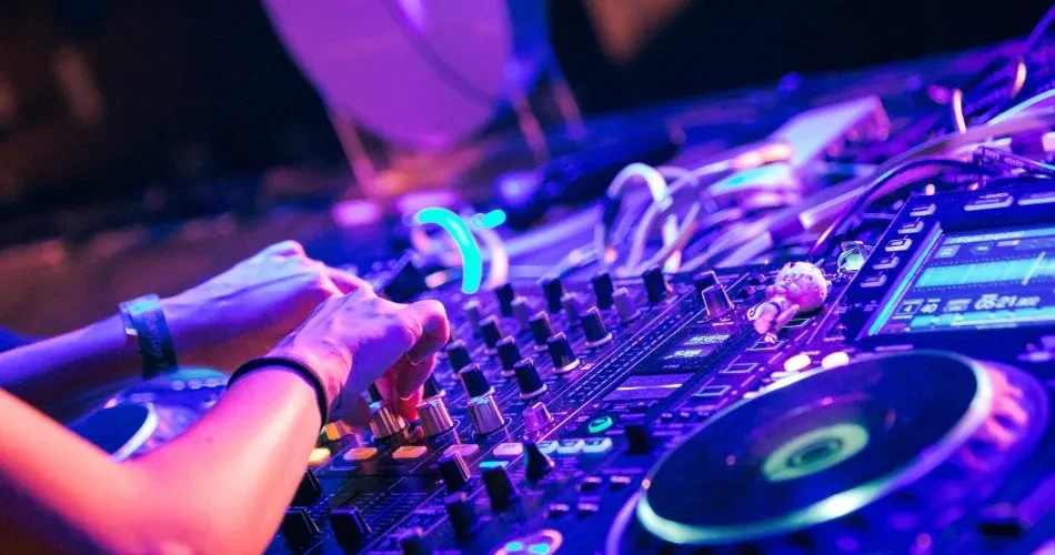 Best Bakersfield Nightlife: Top Bars, Clubs & Evening Hangouts