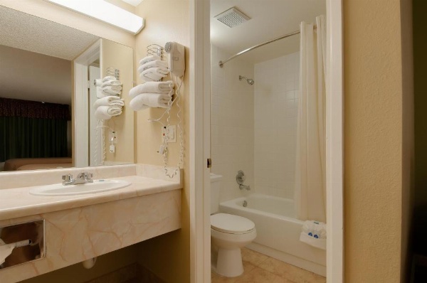 Vagabond Inn Bakersfield South image 19
