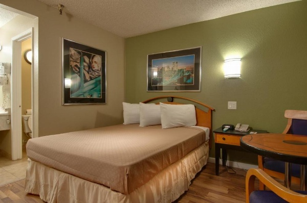 Vagabond Inn Bakersfield South image 26