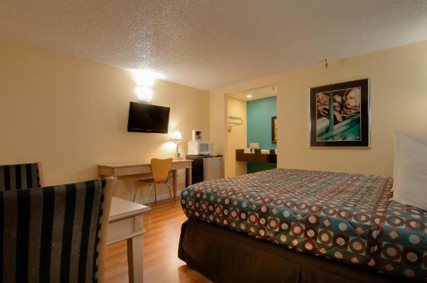 Vagabond Inn Bakersfield South image 31
