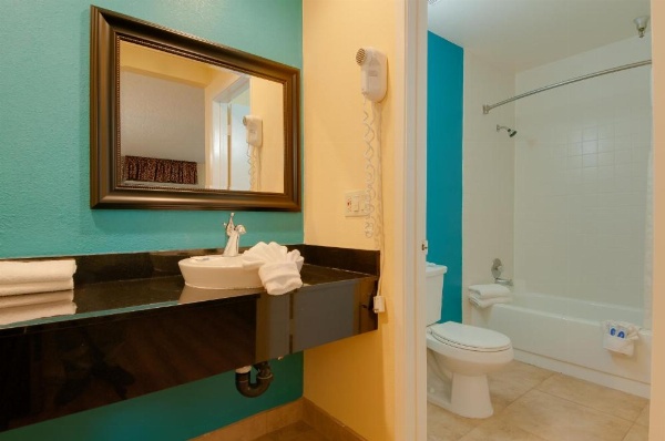 Vagabond Inn Bakersfield South image 35