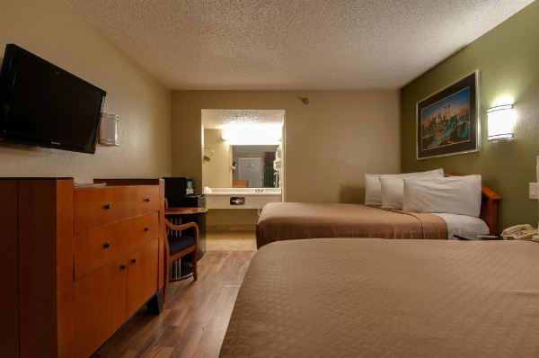 Vagabond Inn Bakersfield South image 44