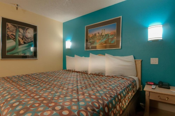 Vagabond Inn Bakersfield South image 54
